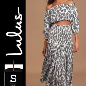 ⭐️ 5/$30  Lulus lightweight crop top, leaf print, white and blue, size small